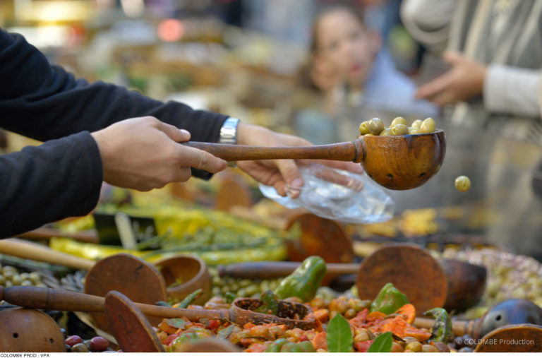 Stand olives sur le marché